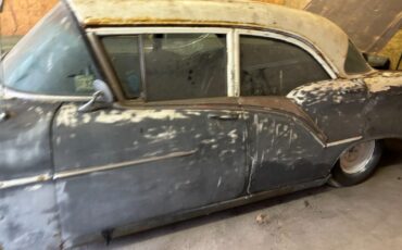 Oldsmobile-Ninety-Eight-1957-Sedan-2