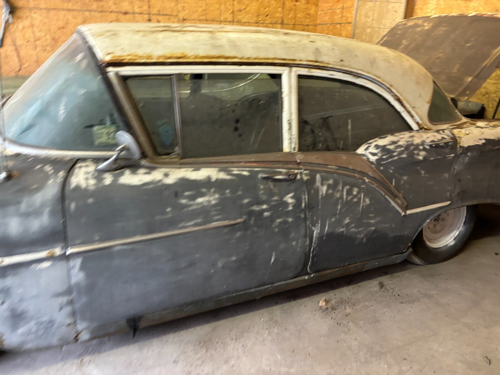 Oldsmobile-Ninety-Eight-1957-Sedan-2