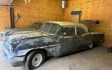 Oldsmobile-Ninety-Eight-1957-Sedan