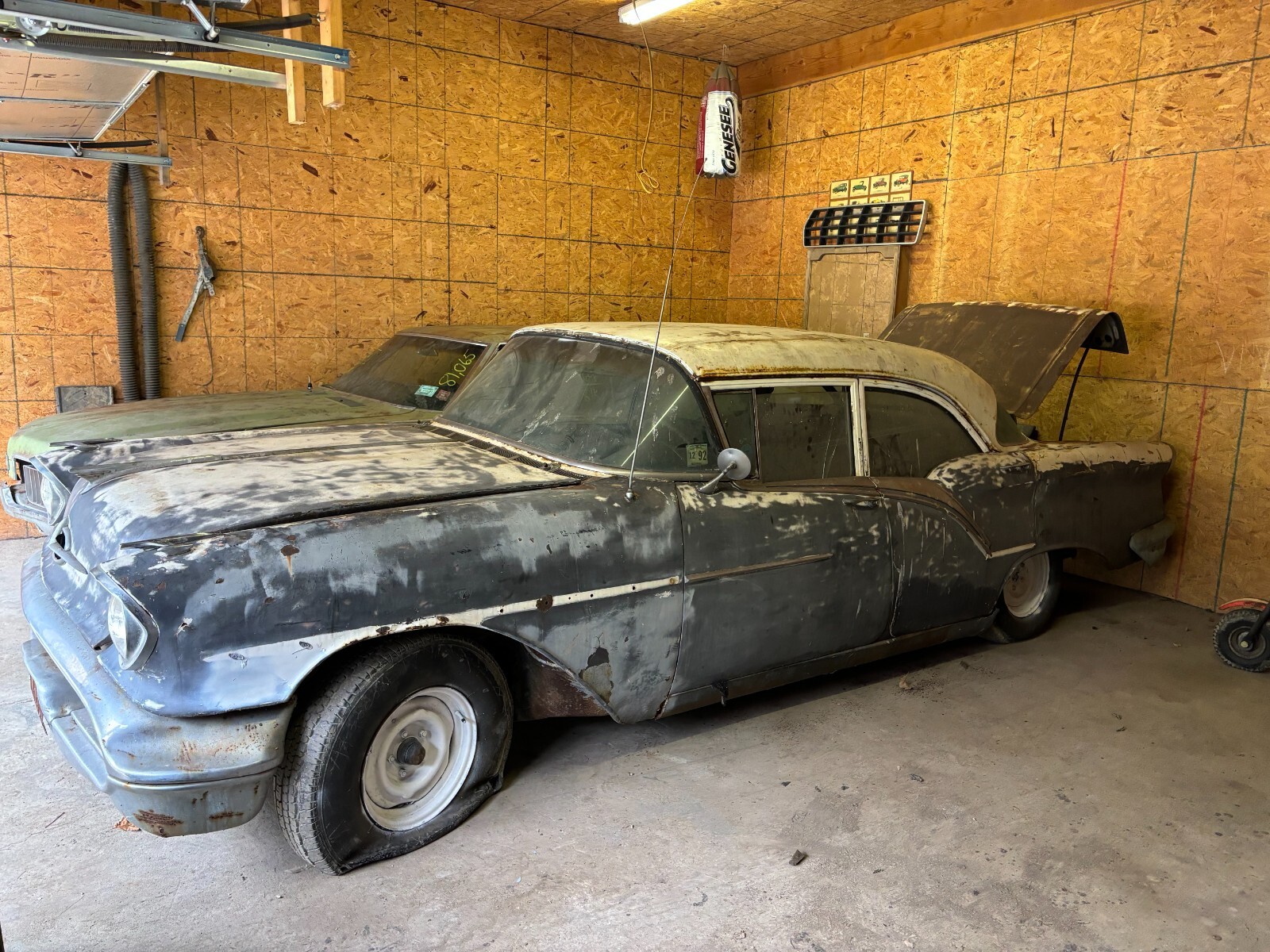 Oldsmobile Ninety-Eight 1957 Sedan
