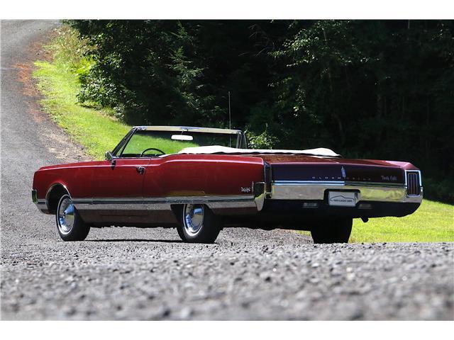 Oldsmobile-Ninety-Eight-1965-CONVERTIBLE-2