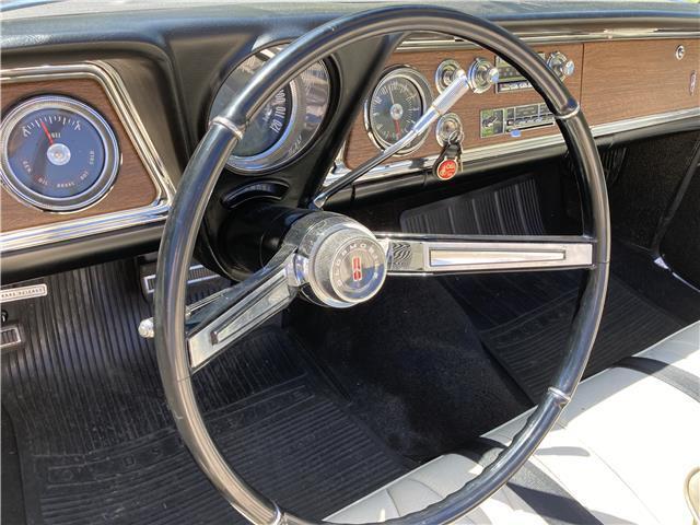 Oldsmobile-Ninety-Eight-1965-CONVERTIBLE-4
