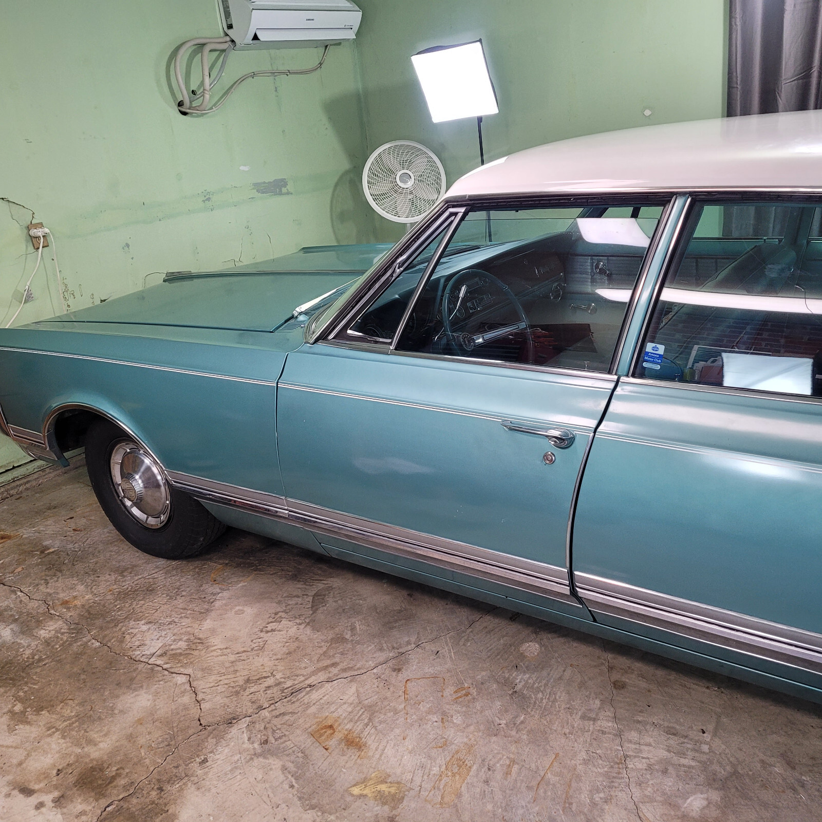 Oldsmobile-Ninety-Eight-1965-Sedan-1
