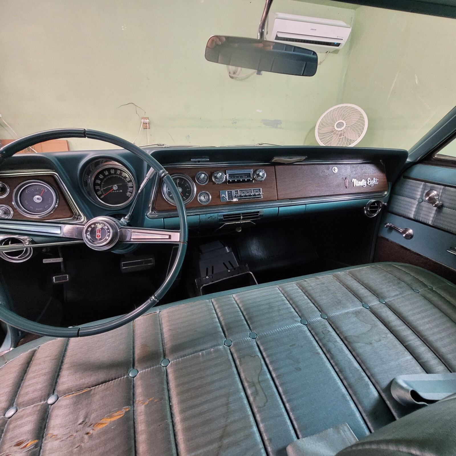 Oldsmobile-Ninety-Eight-1965-Sedan-12