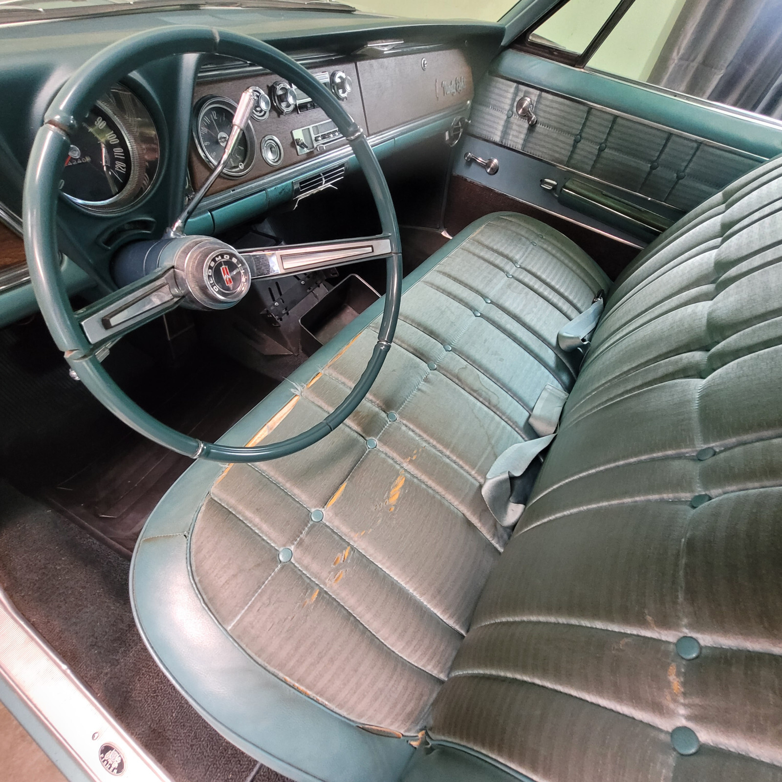Oldsmobile-Ninety-Eight-1965-Sedan-13