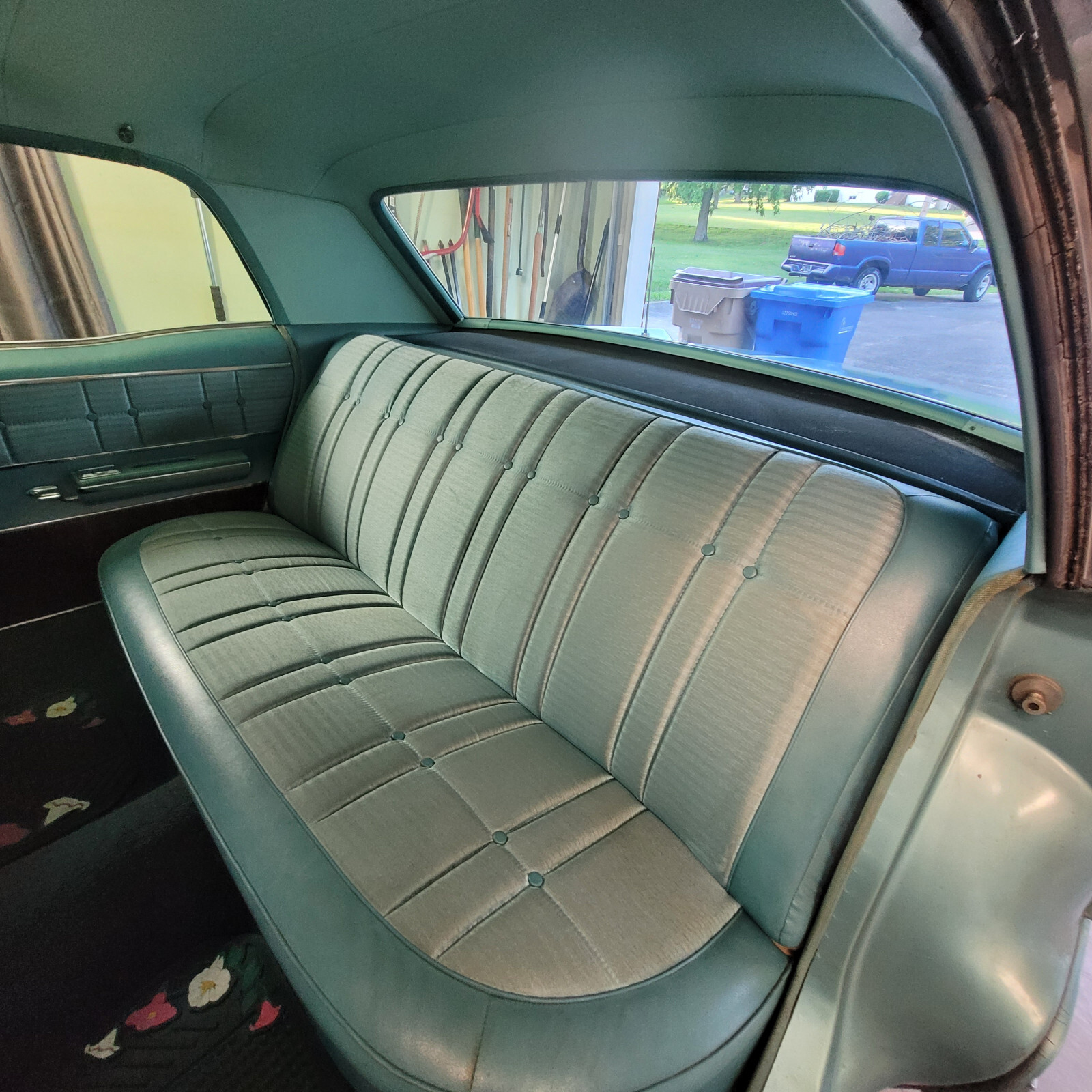 Oldsmobile-Ninety-Eight-1965-Sedan-14