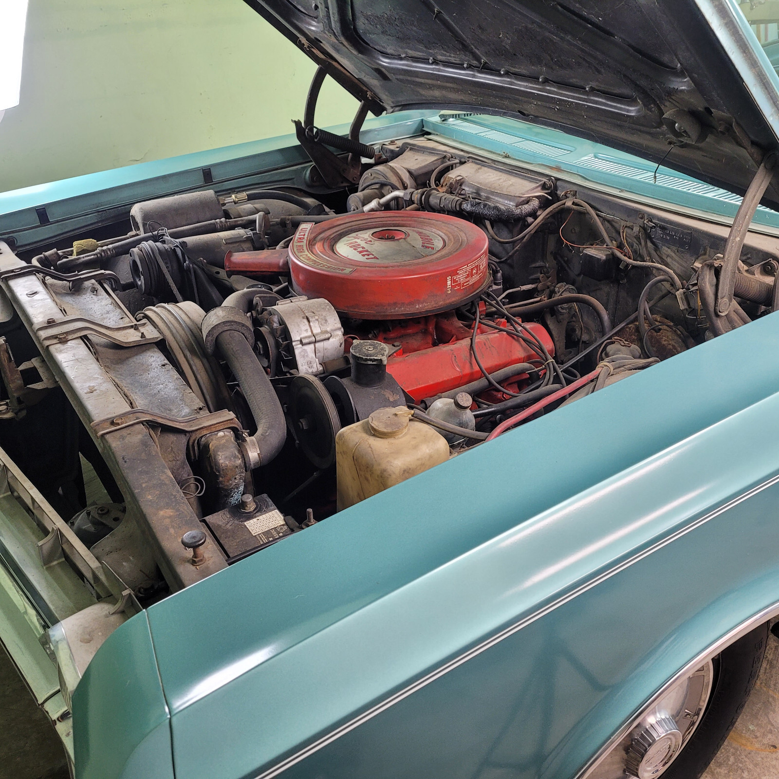 Oldsmobile-Ninety-Eight-1965-Sedan-15