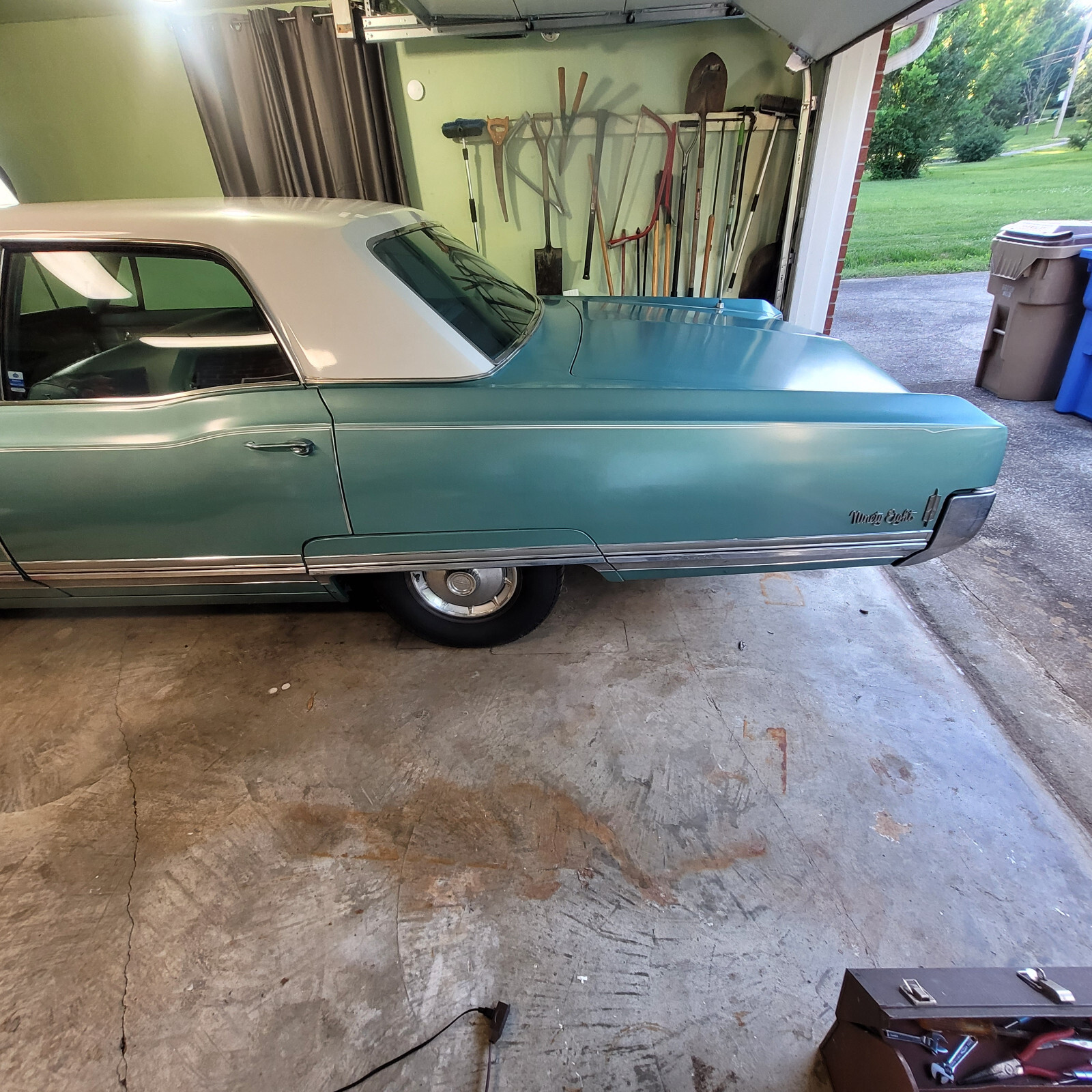 Oldsmobile-Ninety-Eight-1965-Sedan-3