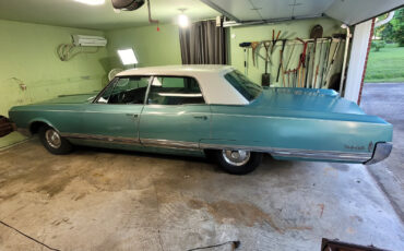 Oldsmobile-Ninety-Eight-1965-Sedan