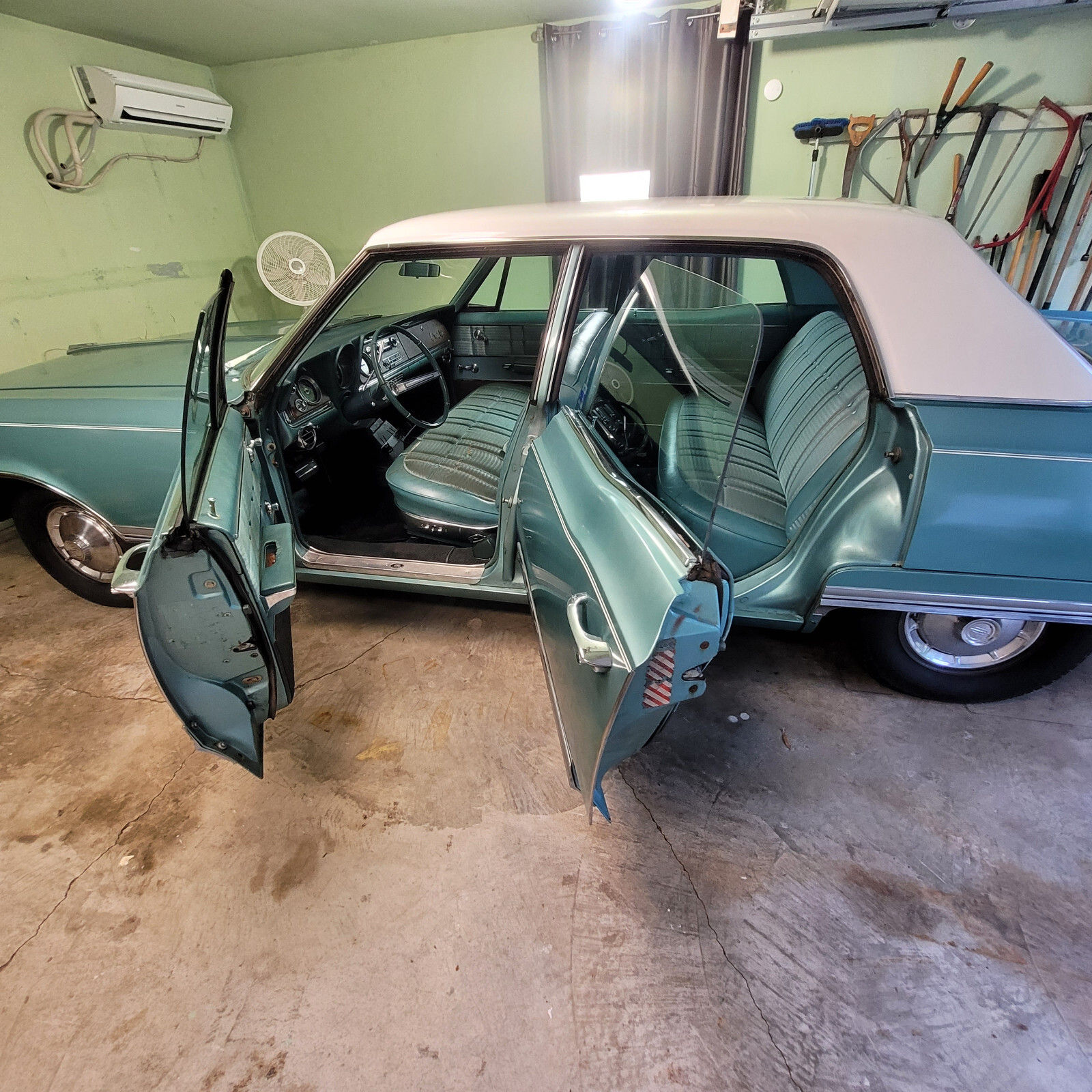Oldsmobile-Ninety-Eight-1965-Sedan-5