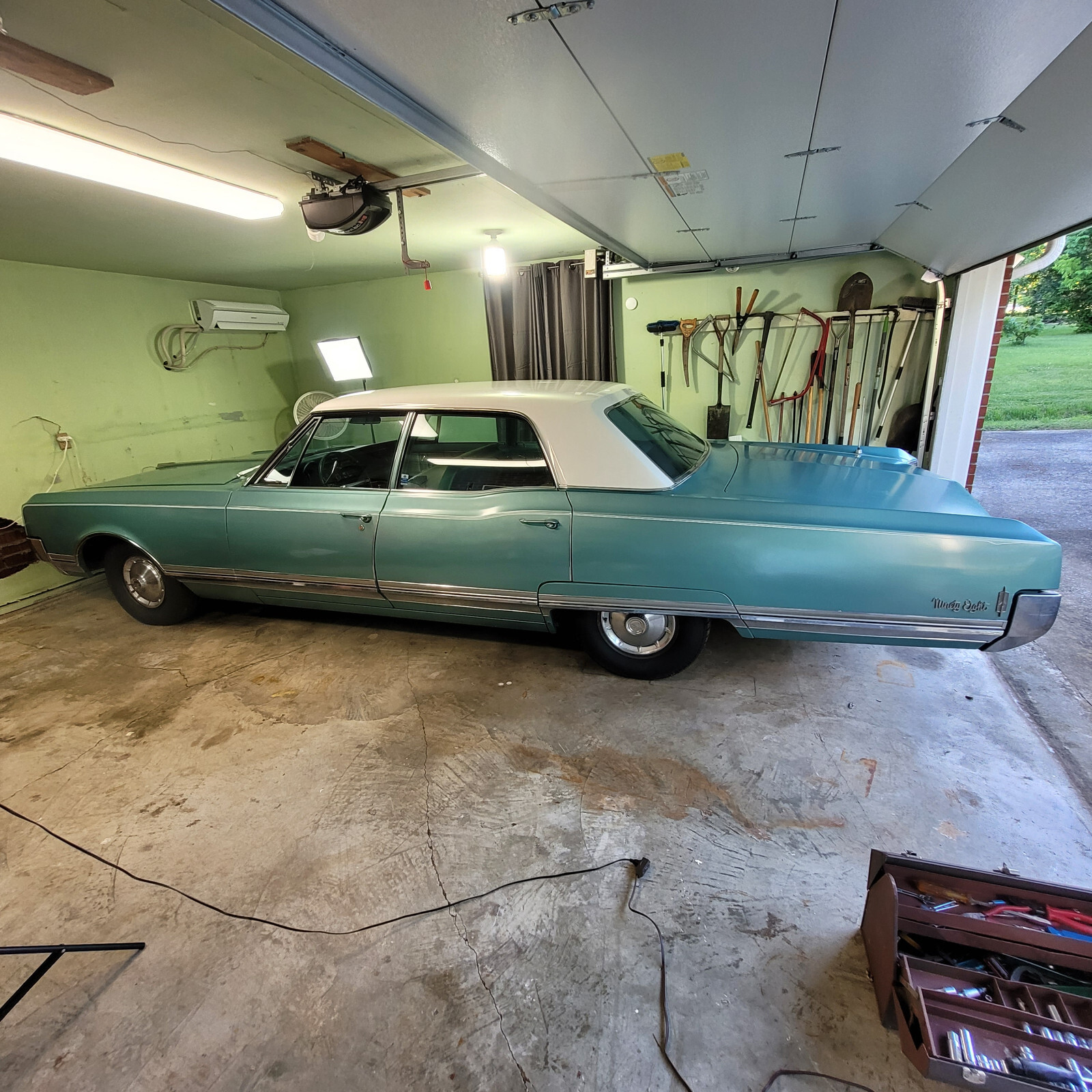Oldsmobile Ninety-Eight 1965 Sedan