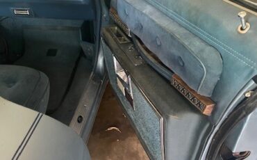 Oldsmobile-Ninety-Eight-1976-Sedan-12