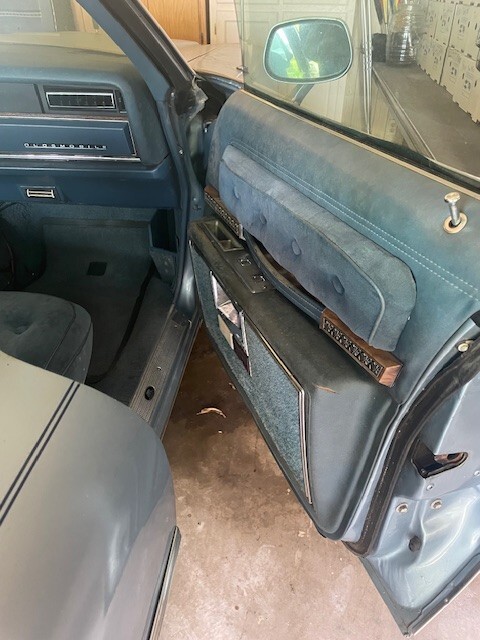 Oldsmobile-Ninety-Eight-1976-Sedan-12