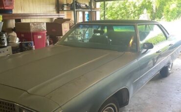 Oldsmobile-Ninety-Eight-1976-Sedan-2