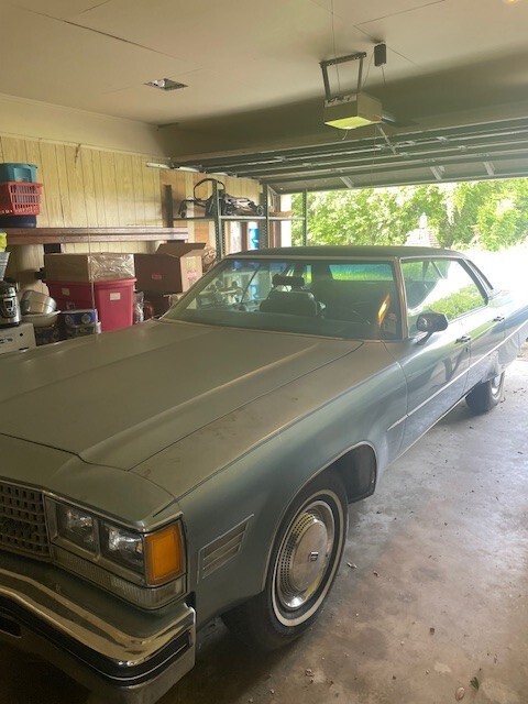 Oldsmobile-Ninety-Eight-1976-Sedan-2