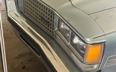Oldsmobile-Ninety-Eight-1976-Sedan-3