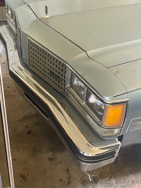 Oldsmobile-Ninety-Eight-1976-Sedan-3