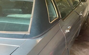 Oldsmobile-Ninety-Eight-1976-Sedan-6