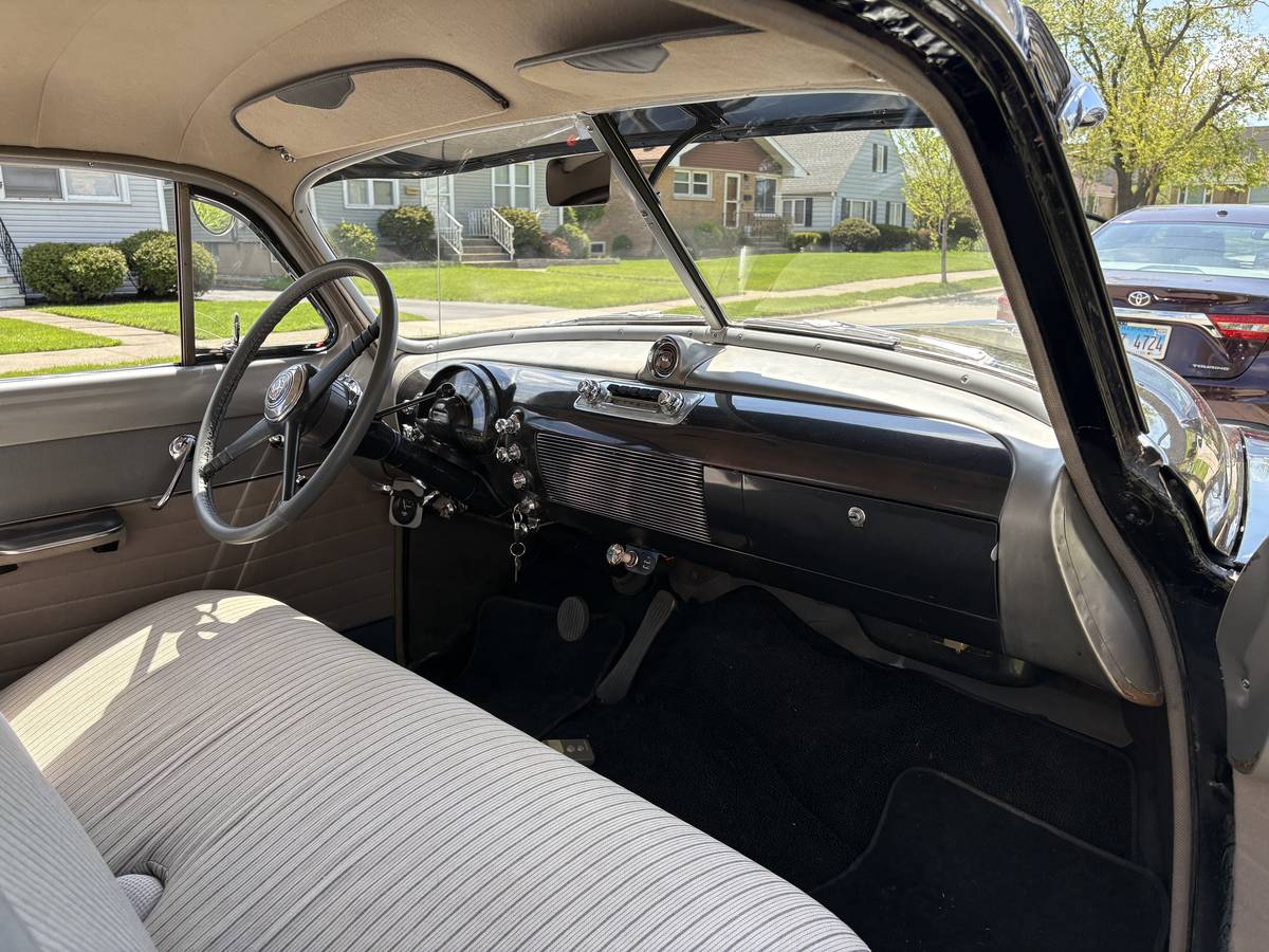 Oldsmobile-Series-76-2dr-sedan-1950-black-11