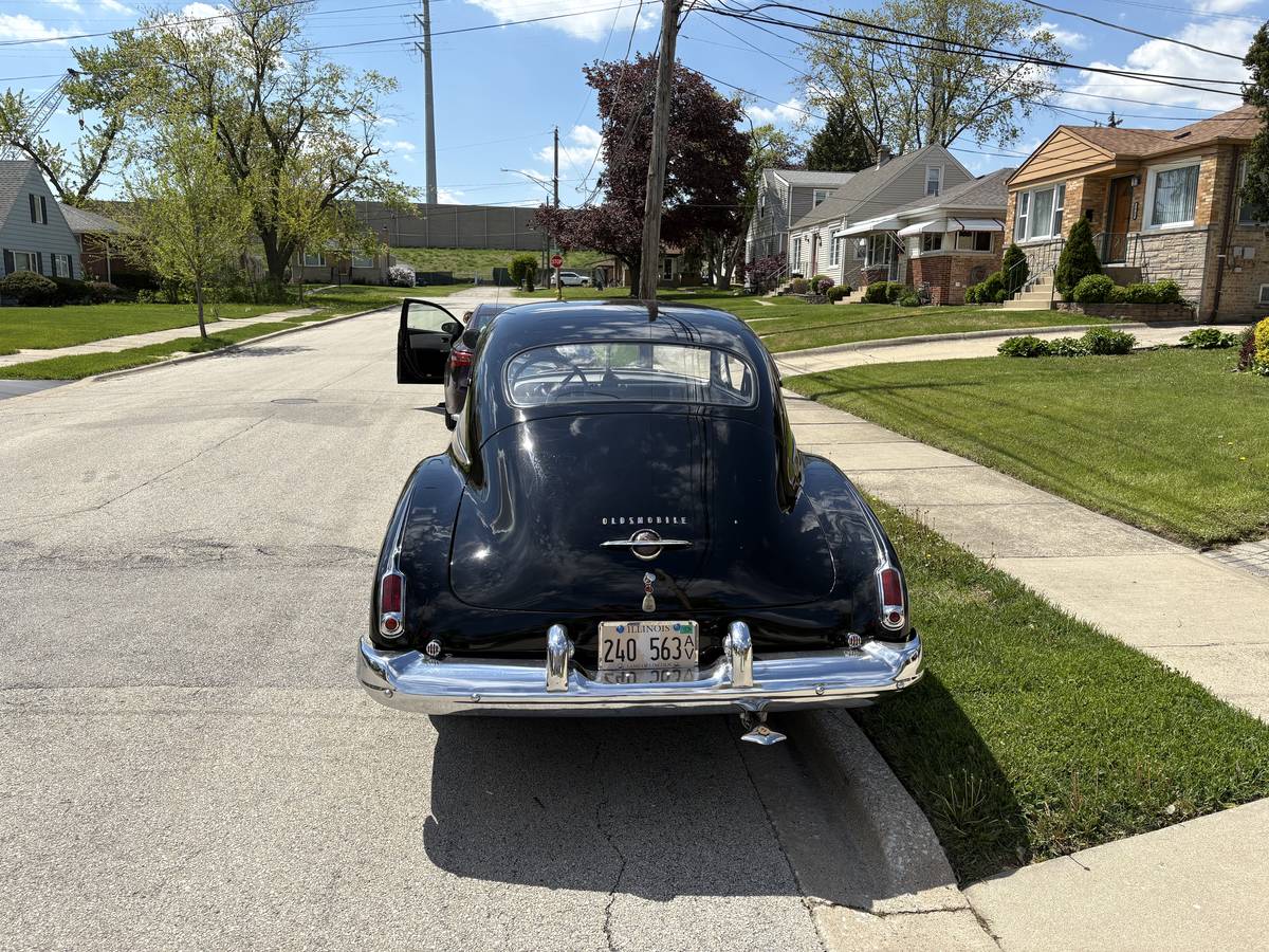 Oldsmobile-Series-76-2dr-sedan-1950-black-2