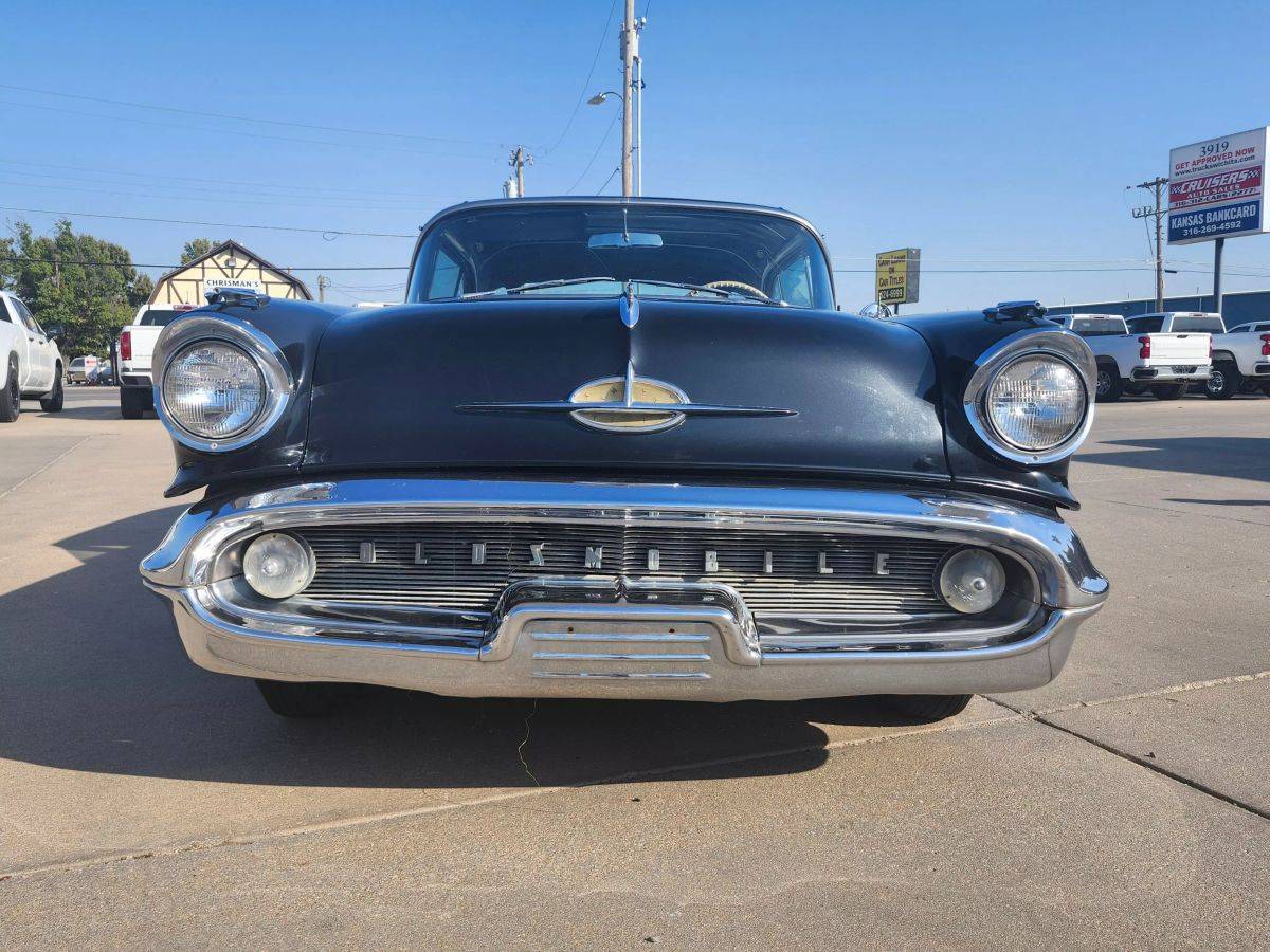 Oldsmobile-Super-88-1957-black-8