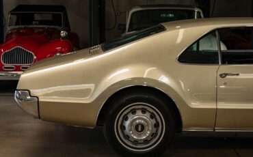 Oldsmobile-Toronado-Deluxe-1966-2-Door-Hardtop-1