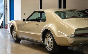 Oldsmobile-Toronado-Deluxe-1966-2-Door-Hardtop-21
