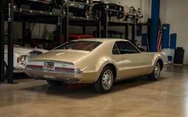 Oldsmobile-Toronado-Deluxe-1966-2-Door-Hardtop-23
