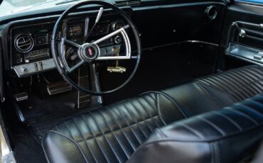Oldsmobile-Toronado-Deluxe-1966-2-Door-Hardtop-32