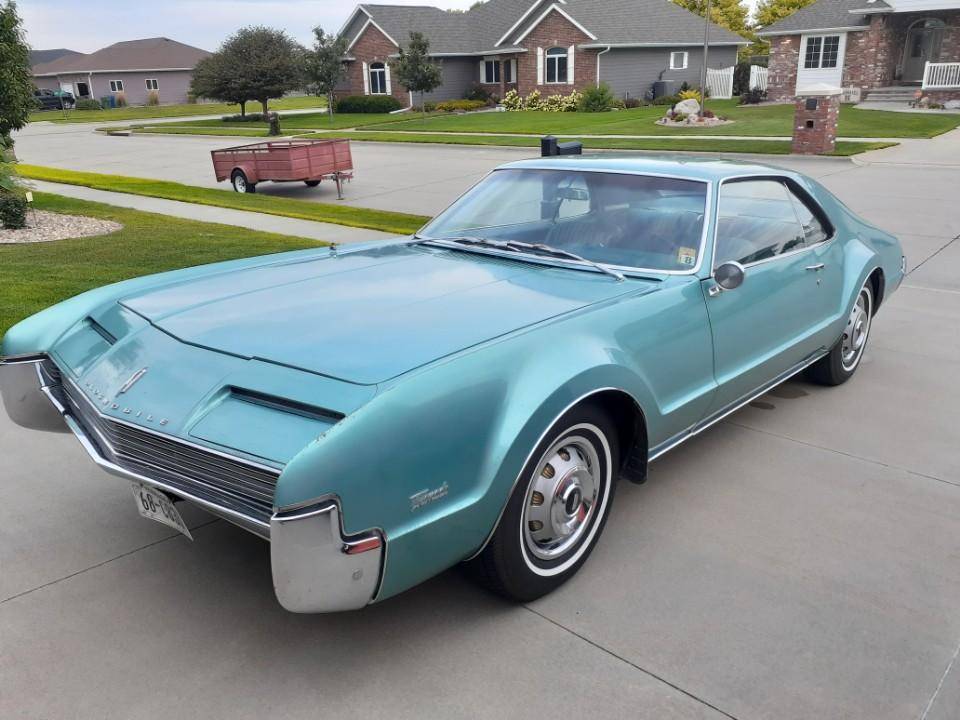 Oldsmobile-Toronado-deluxe-1966-blue-12