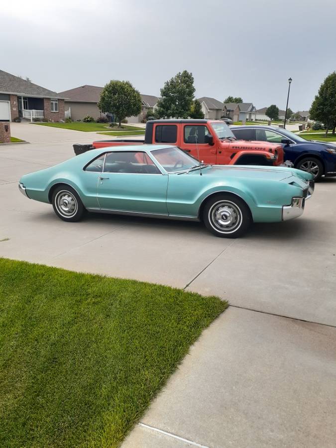 Oldsmobile-Toronado-deluxe-survivor-1966-blue-1