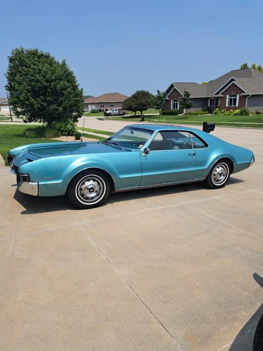 Oldsmobile-Toronado-deluxe-survivor-1966-blue-14