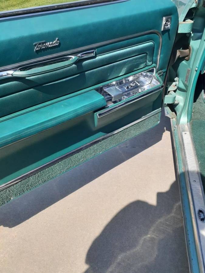 Oldsmobile-Toronado-deluxe-survivor-1966-blue-5