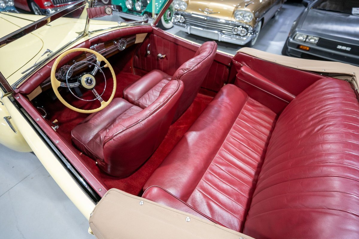 Packard-1939-Convertible-1