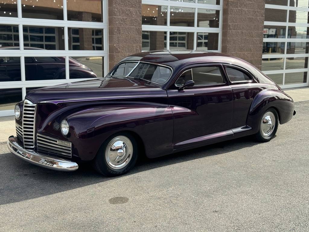 Packard-Clipper-custom-street-ro-1947-purple-1