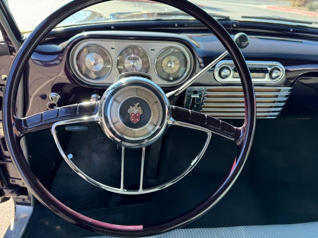 Packard-Clipper-touring-sedan-1953-purple-13