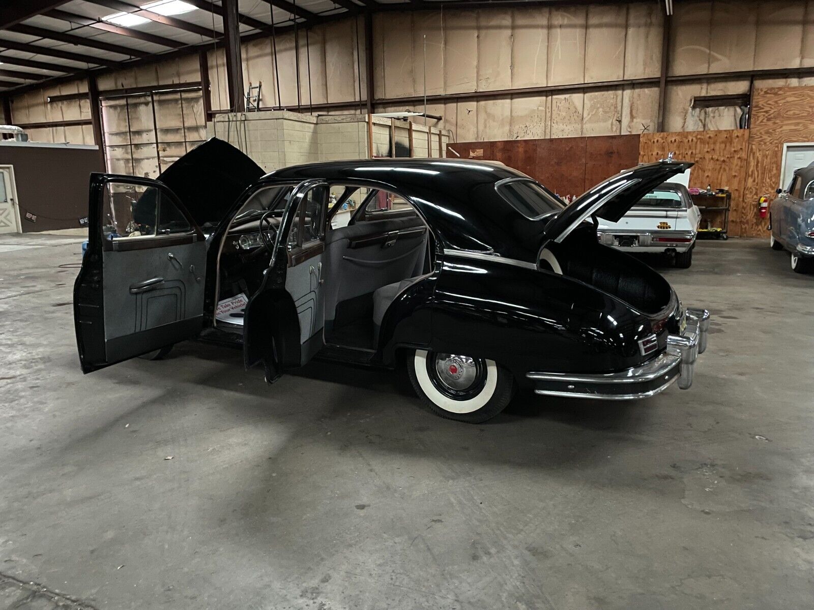 Packard-Eight-1948-Sedan-13
