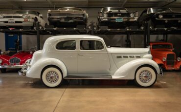 Packard-One-Twenty-1937-2-Door-Sedan-2