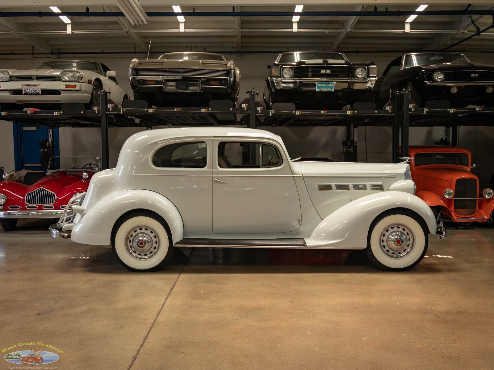 Packard-One-Twenty-1937-2-Door-Sedan-2