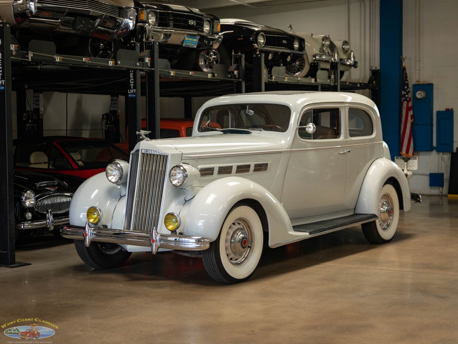 Packard-One-Twenty-1937-2-Door-Sedan