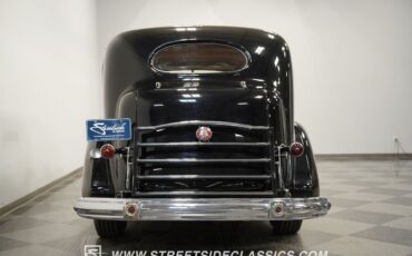Packard-Twelve-1939-Sedan-10