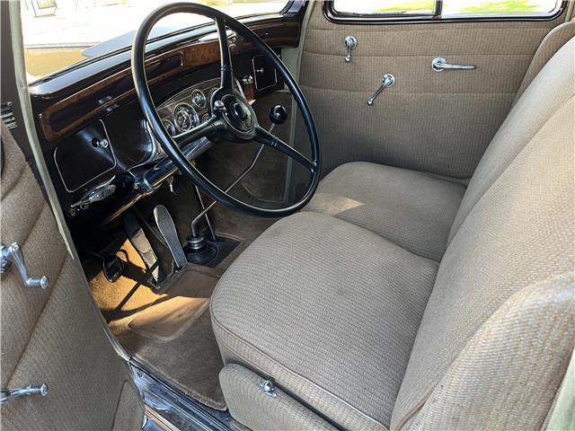 Pierce-Arrow-1240A-1934-Sedan-15