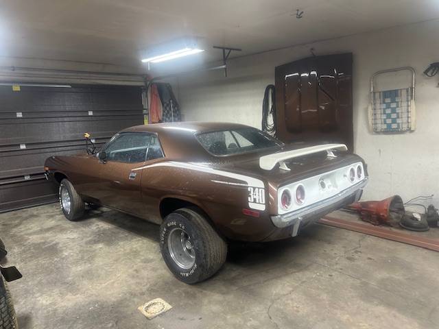 Plymouth-Barracuda-1972-brown