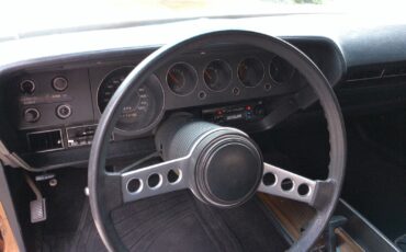 Plymouth-Barracuda-1973-Coupe-8