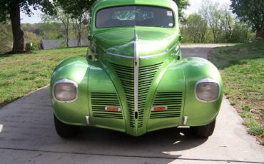 Plymouth-Custom-1939-green-2