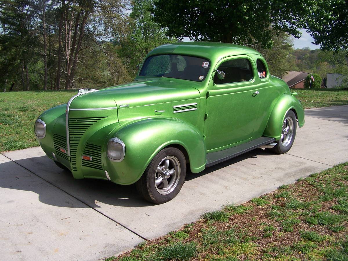 Plymouth-Custom-1939-green