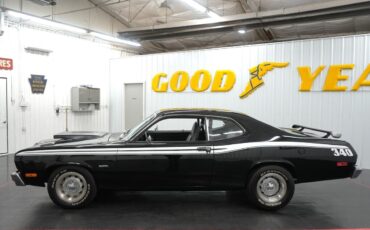 Plymouth-Duster-1974-4