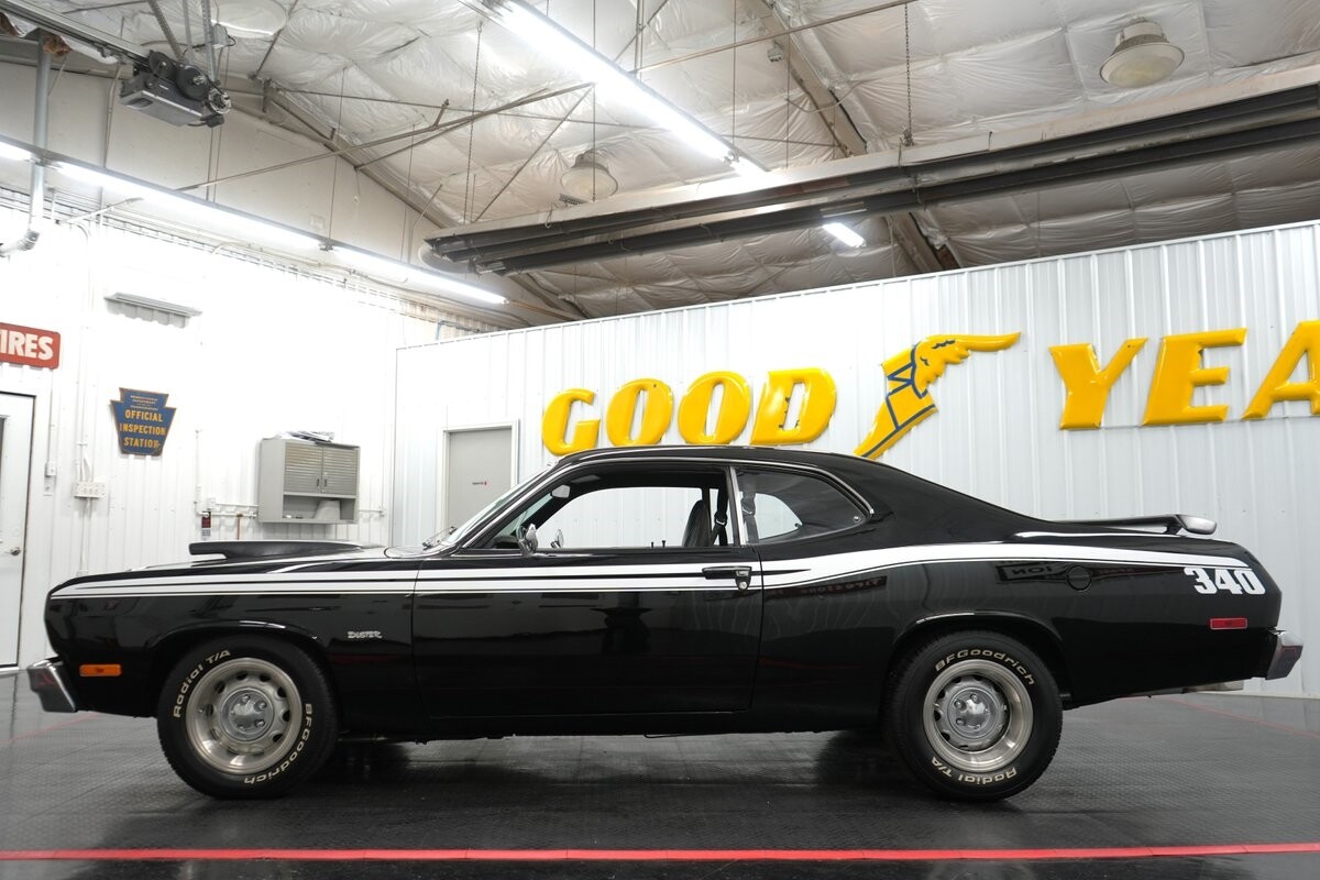 Plymouth-Duster-1974-5