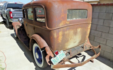 Plymouth-PB-Sedan-1932-Sedan-10