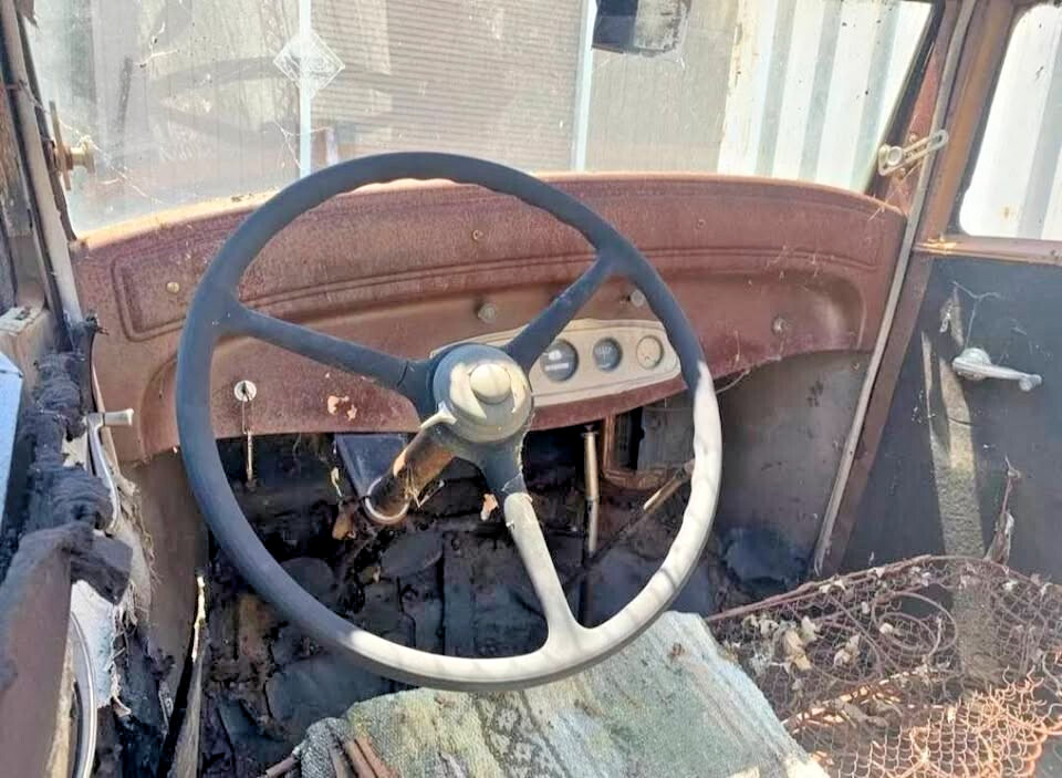 Plymouth-PB-Sedan-1932-Sedan-2